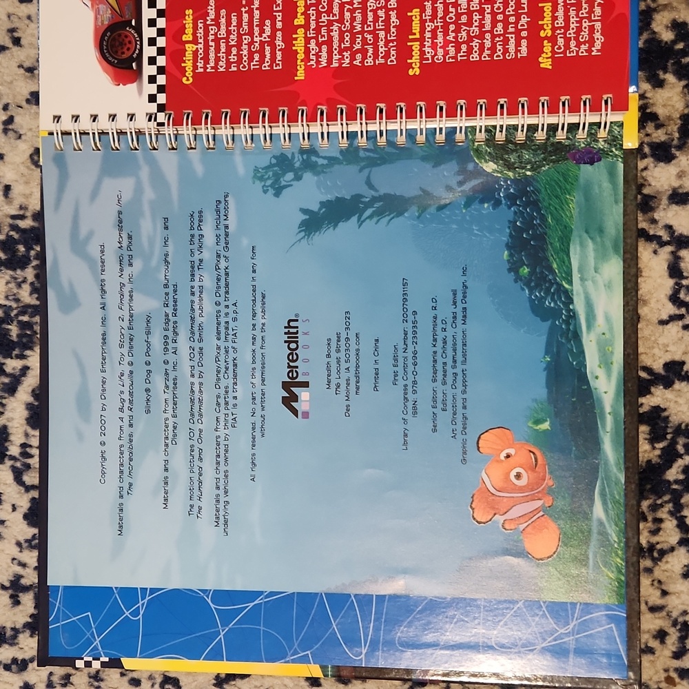 Disney the Magic Kitchen Cookbook - Picture 3 of 5
